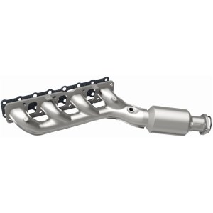 Nissan Armada Catalytic Converter - Driver Side - Magnaflow - HM Grade Federal/EPA Compliant Direct-Fit - `05-`15