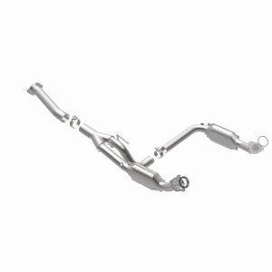 GMC Savana 1500 Catalytic Converter - Magnaflow - Direct-Fit OEM Grade - `03-`08