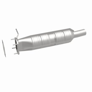 Ford F-350 Super Duty Catalytic Converter - Rear - Magnaflow - Direct Fit - `05-`07