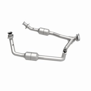 Ford E-350 Super Duty Catalytic Converter - Magnaflow - Direct-Fit - `00-`03