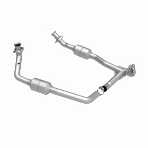 Ford E-350 Super Duty Catalytic Converter - Magnaflow - Direct-Fit - `00-`03