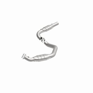 Chevrolet Express 2500 Catalytic Converter - Driver Side - Magnaflow - OEM Grade Direct-Fit - `06-`09