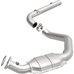 Chevrolet Express 2500 Catalytic Converter - Driver Side - Magnaflow - OEM Grade Federal/EPA Compliant Direct-Fit - `06-`09