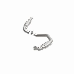 Chevrolet Express 2500 Catalytic Converter - Driver Side - Magnaflow - OEM Grade Federal/EPA Compliant Direct-Fit - `06-`09