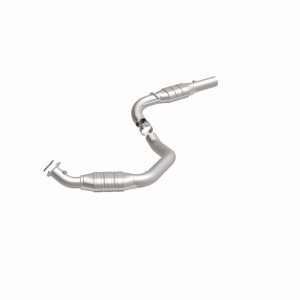 Chevrolet Express 2500 Catalytic Converter - Driver Side - Magnaflow - OEM Grade Federal/EPA Compliant Direct-Fit - `06-`09