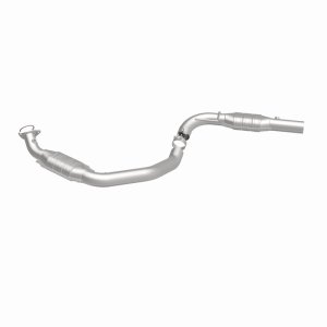 Chevrolet Express 3500 Catalytic Converter - Driver Side - Magnaflow - OEM Grade Federal/EPA Compliant Direct-Fit - `06-`10