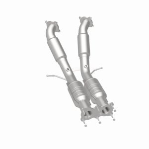 Volvo V70 Catalytic Converter - Magnaflow - OEM Grade Direct-Fit - `08-`09