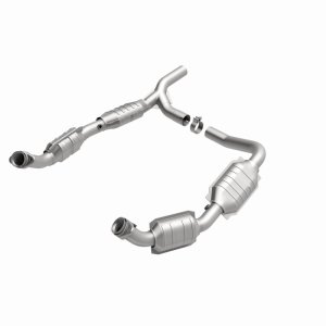 Ford E-150 Catalytic Converter - Magnaflow - Direct Fit - `07-`08