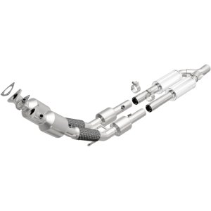 Volkswagen Passat Catalytic Converter - Magnaflow - OEM Grade Direct-Fit - `06-`08