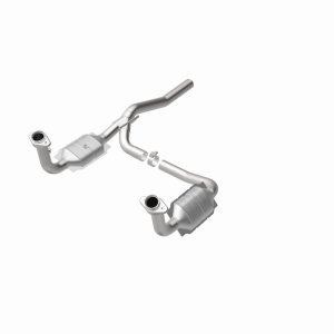 Dodge Nitro Catalytic Converter - Magnaflow - OEM Grade Direct-Fit - `07-`11