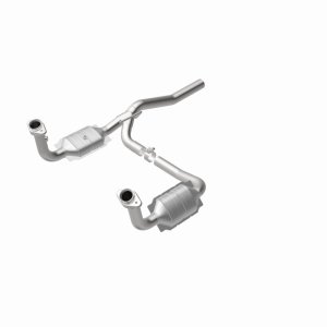 Dodge Nitro Catalytic Converter - Magnaflow - OEM Grade Direct-Fit - `07-`11