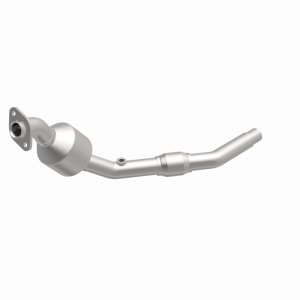 Land Rover Freelander Catalytic Converter - Magnaflow - OEM Grade Direct-Fit (Federal/EPA Compliant), Spun Body, Mandrel-Bent 409 Stainless Steel - `02-`05