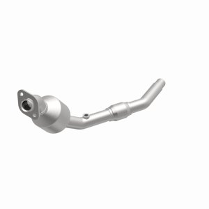 Land Rover Freelander Catalytic Converter - Magnaflow - OEM Grade Direct-Fit (Federal/EPA Compliant), Spun Body, Mandrel-Bent 409 Stainless Steel - `02-`05