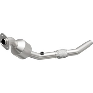 Land Rover Freelander Catalytic Converter - Magnaflow - OEM Grade Direct-Fit (Federal/EPA Compliant), Spun Body, Mandrel-Bent 409 Stainless Steel - `02-`05