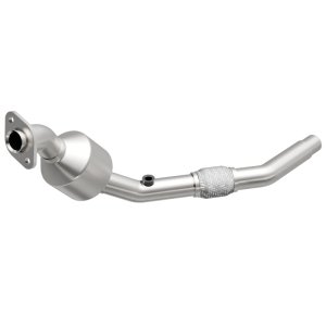 Land Rover Freelander Catalytic Converter - Magnaflow - OEM Grade Direct-Fit (Federal/EPA Compliant), Spun Body, Mandrel-Bent 409 Stainless Steel - `02-`05