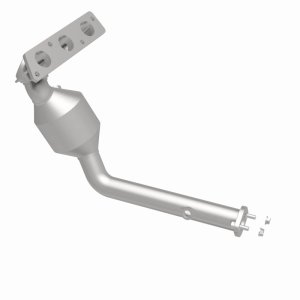 Land Rover Freelander Manifold Catalytic Converter - Magnaflow - OEM Grade Federal/EPA Compliant Direct-Fit Manifold - `02-`05