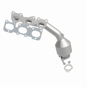 Kia Sorento Catalytic Converter - Magnaflow - OEM Grade Federal/EPA Compliant Direct-Fit - `07-`09