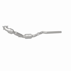 Volkswagen Passat Catalytic Converter - Magnaflow - OEM Grade Direct-Fit - 2010