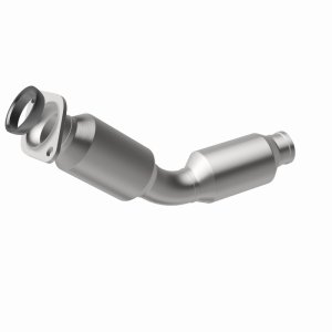 Toyota Prius V Catalytic Converter - Underbody - Magnaflow - Direct Fit Converter - `12-`17