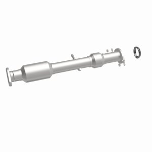 Toyota Highlander Catalytic Converter - Magnaflow - OEM Grade Direct-Fit - `14-`16