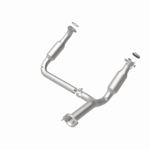 GMC Sierra 1500 Catalytic Converter - Magnaflow - California Grade CARB Compliant Direct-Fit - `07-`09