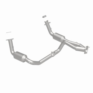 GMC Sierra 1500 Classic Catalytic Converter - Magnaflow - California Grade CARB Compliant - 2007