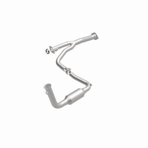 Jeep Liberty Catalytic Converter - Magnaflow - California Grade CARB Compliant Direct-Fit - 2004