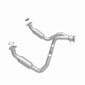 Cadillac Escalade Catalytic Converter - Magnaflow - Direct Fit, California Grade CARB Compliant - `07-`08