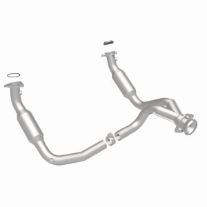 Cadillac Escalade Catalytic Converter - Magnaflow - Direct Fit, California Grade CARB Compliant - `07-`08