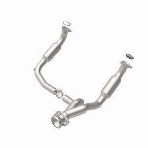 Cadillac Escalade Catalytic Converter - Magnaflow - Direct Fit, California Grade CARB Compliant - `07-`08