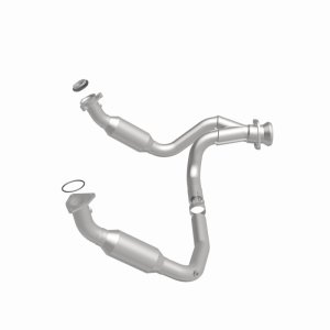 Cadillac Escalade Catalytic Converter - Magnaflow - Direct Fit, California Grade CARB Compliant - `07-`08