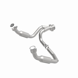 Cadillac Escalade Catalytic Converter - Magnaflow - Direct Fit, California Grade CARB Compliant - `07-`08