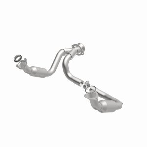 Cadillac Escalade Catalytic Converter - Magnaflow - Direct Fit, California Grade CARB Compliant - `07-`08