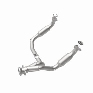 Cadillac Escalade Catalytic Converter - Magnaflow - Direct Fit, California Grade CARB Compliant - `07-`08