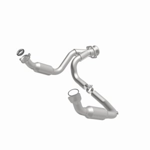 Cadillac Escalade Catalytic Converter - Magnaflow - Direct Fit, California Grade CARB Compliant - `07-`08