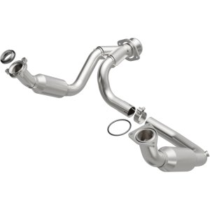 GMC Yukon XL 1500 Catalytic Converter - Magnaflow - Direct Fit, California Grade CARB Compliant - `07-`08