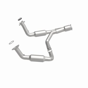 Chevrolet Trailblazer Catalytic Converter - Rear - Magnaflow - California Grade CARB Compliant Direct-Fit - `07-`09