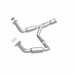 Chevrolet Trailblazer Catalytic Converter - Rear - Magnaflow - California Grade CARB Compliant Direct-Fit - `07-`09