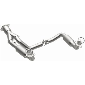 GMC Envoy Catalytic Converter - Rear - Magnaflow - California Grade CARB Compliant Direct-Fit - 2007