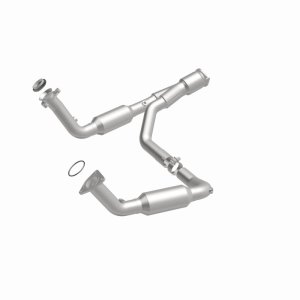 GMC Envoy Catalytic Converter - Rear - Magnaflow - California Grade CARB Compliant Direct-Fit - 2007