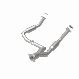 GMC Envoy Catalytic Converter - Rear - Magnaflow - California Grade CARB Compliant Direct-Fit - 2007