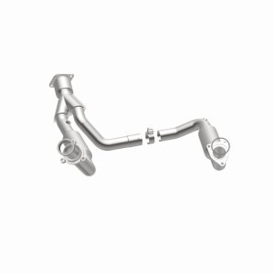 GMC Envoy Catalytic Converter - Rear - Magnaflow - California Grade CARB Compliant Direct-Fit - 2007
