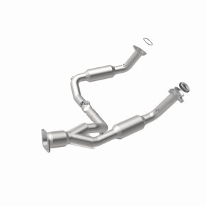 GMC Envoy Catalytic Converter - Rear - Magnaflow - California Grade CARB Compliant Direct-Fit - 2007