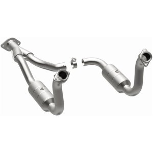 Ford F-250 Super Duty Catalytic Converter - Magnaflow - California Grade CARB Compliant Direct-Fit - `08-`10