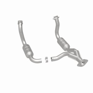 Ford F-350 Super Duty Catalytic Converter - Magnaflow - California Grade CARB Compliant Direct-Fit - `08-`10 Ford F-350 Super Duty Catalytic Converter - Magnaflow - California Grade CARB Compliant Direct-Fit - `08-`10