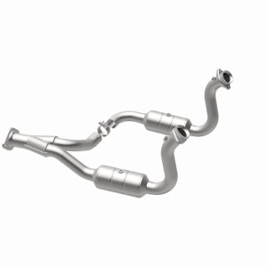 Ford F-350 Super Duty Catalytic Converter - Magnaflow - California Grade CARB Compliant Direct-Fit - `08-`10 Ford F-350 Super Duty Catalytic Converter - Magnaflow - California Grade CARB Compliant Direct-Fit - `08-`10