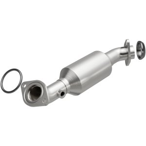Cadillac CTS Catalytic Converter - Magnaflow - California Grade CARB Compliant Direct-Fit - `04-`09