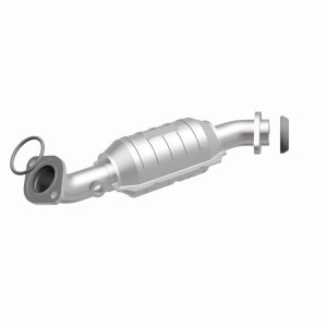 Cadillac CTS Catalytic Converter - Magnaflow - California Grade CARB Compliant Direct-Fit - `04-`09