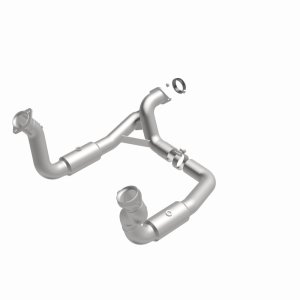 Ford F-350 Super Duty Catalytic Converter - Magnaflow - California Grade CARB Compliant - `11-`16