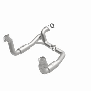 Ford F-350 Super Duty Catalytic Converter - Magnaflow - California Grade CARB Compliant - `11-`16